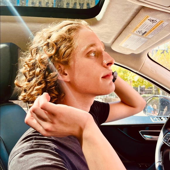 Meet your Posher, Wesley - Picture 2 of 3